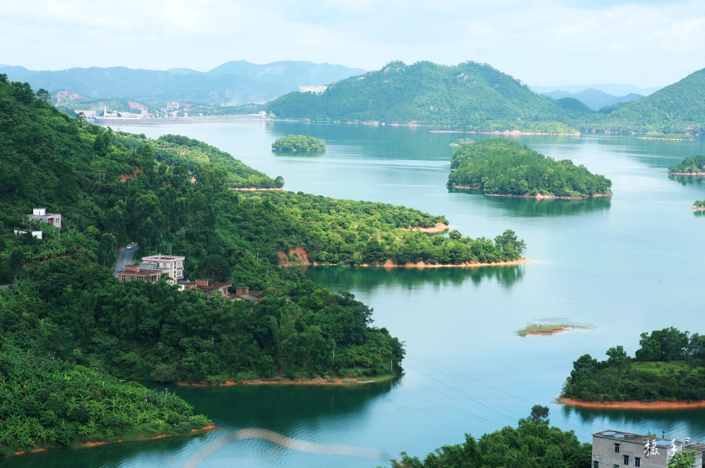 玉湖国家水利风景区位于历史文化名城高州市境内,景区主要依托石骨
